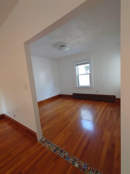 Building Photo - 11 Hinckley St