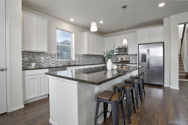 Building Photo - Lovely Newer 3 Bedroom Home