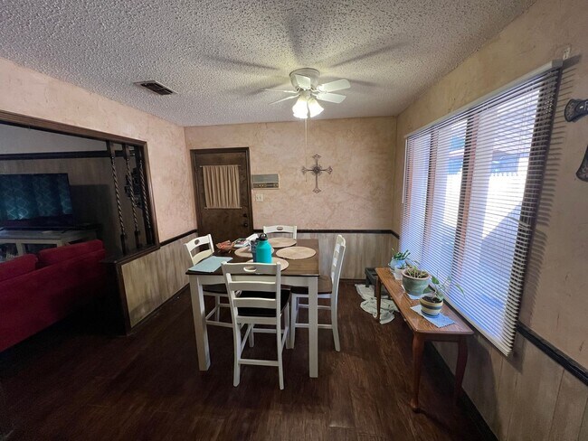 Building Photo - 4421 75th Dr