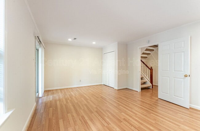 Building Photo - 3009 20th Ct S