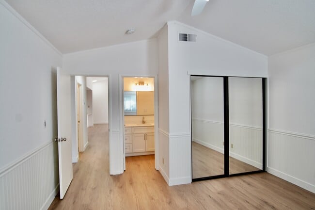 Building Photo - 4400 Sunrise Ct