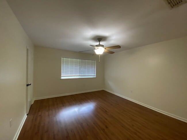 Building Photo - 619 Baird Dr