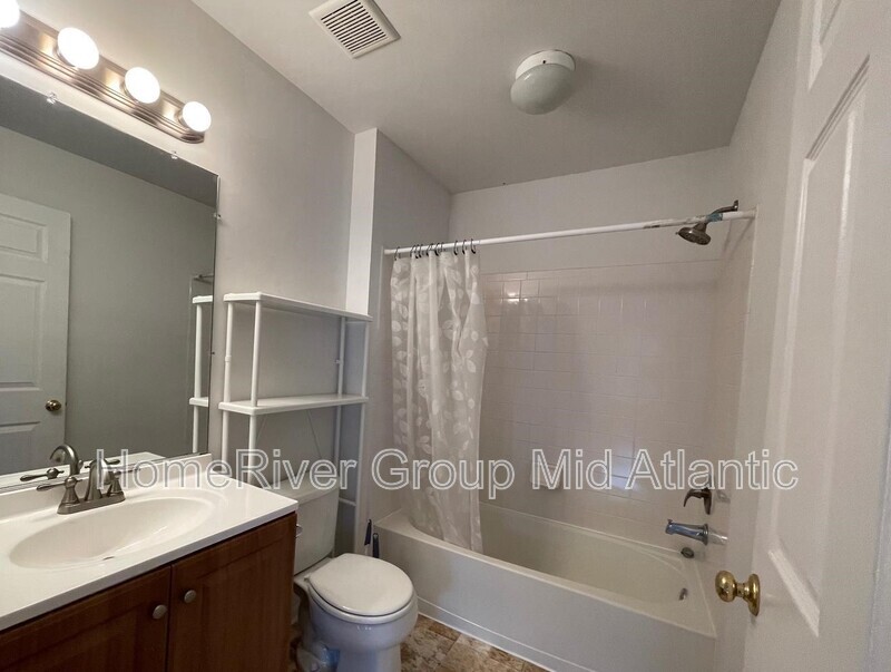 Building Photo - 8323 Green Heron Way