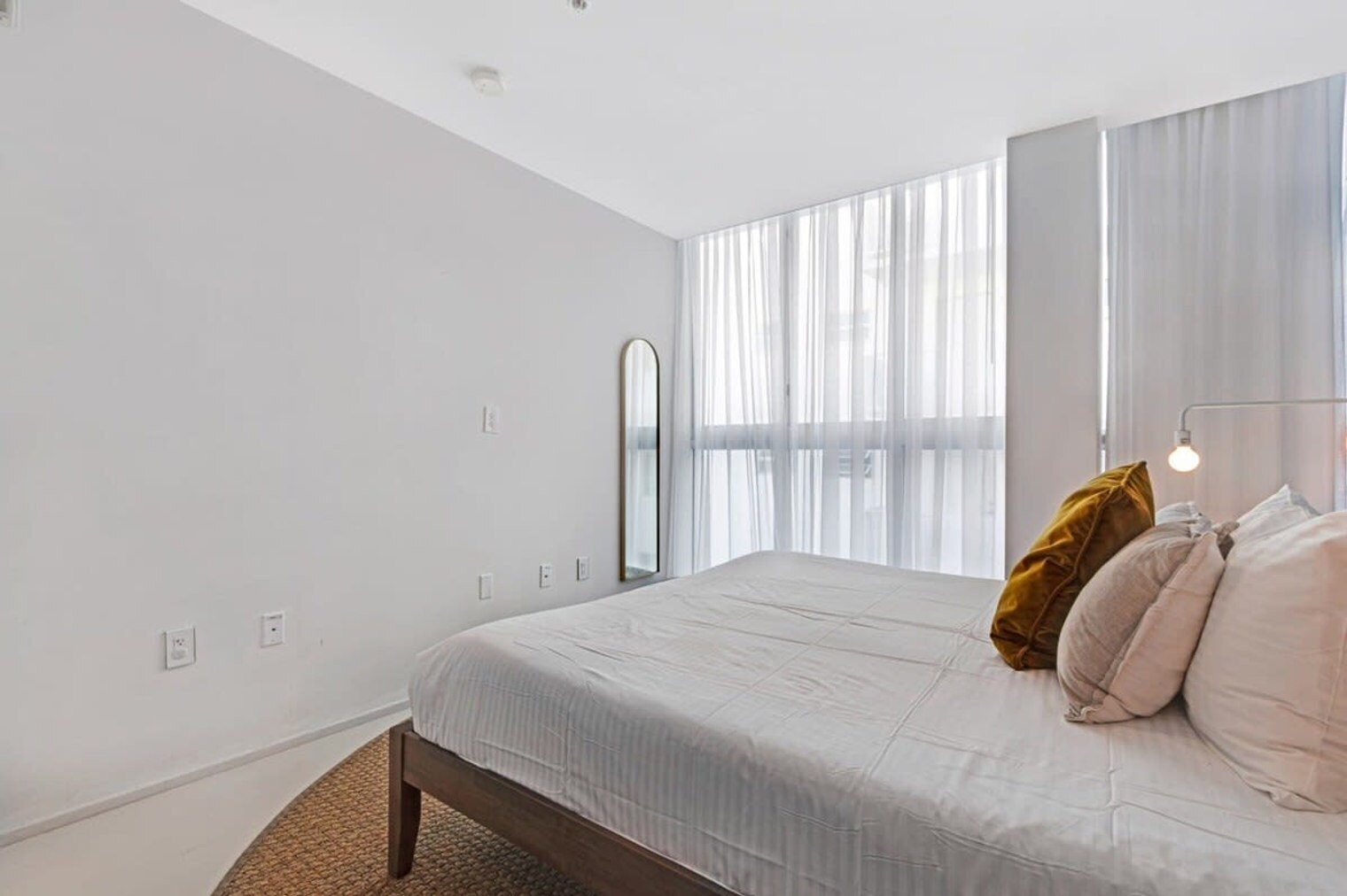 Building Photo - 250 Collins Ave