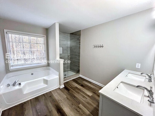 Building Photo - 204 Battle Dr