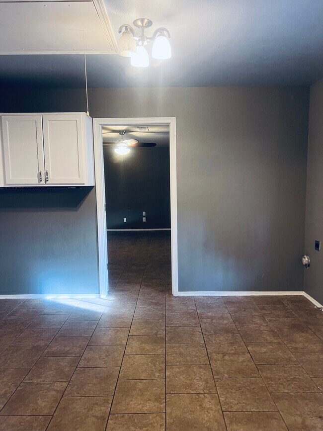 Building Photo - 2013 S Milam St