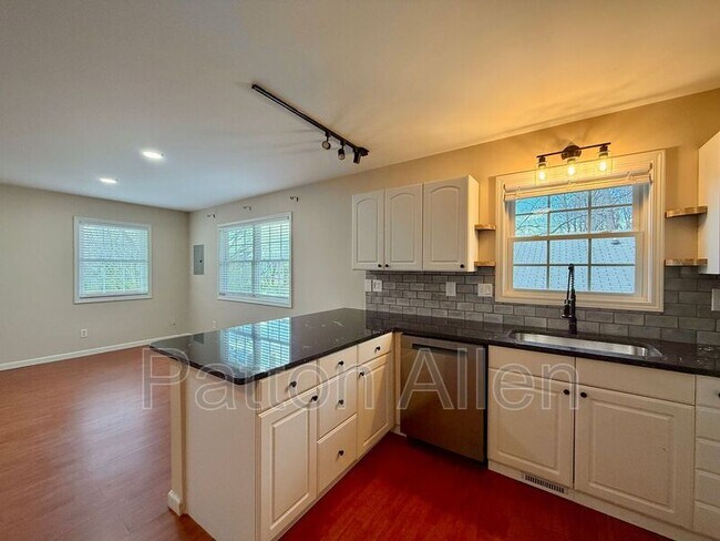 Building Photo - 51 Argyle Ln