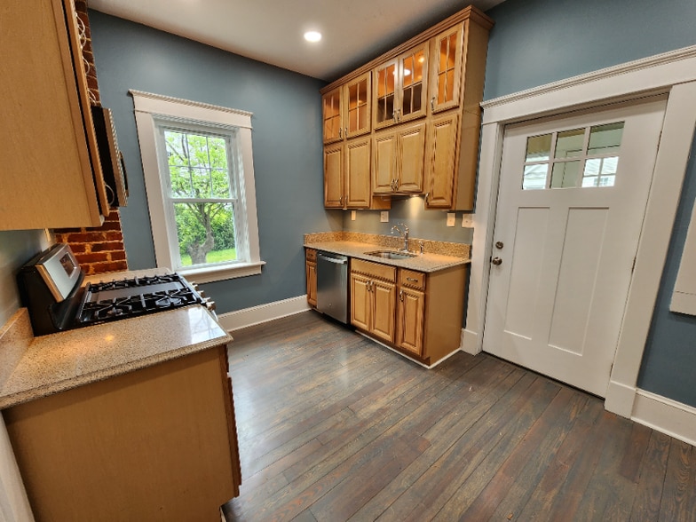 Building Photo - 1108 College Ave