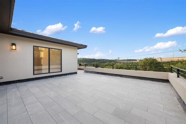 Building Photo - 13701 Montview Dr