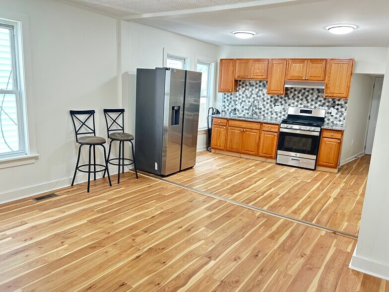 Kitchen / Living Room - 27 Alston St