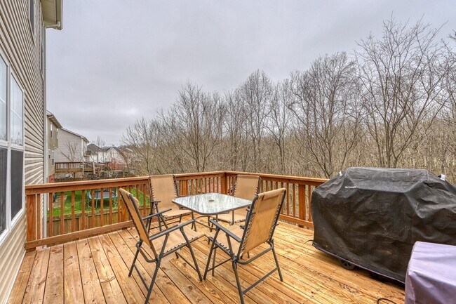 Building Photo - 652 Winding Bluff Way