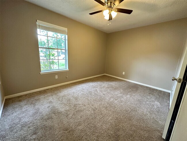 Building Photo - 2111 Rycroft Dr