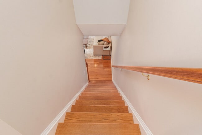 Building Photo - 99 W Circular St