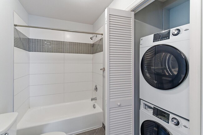 Building Photo - 160 Lafayette St