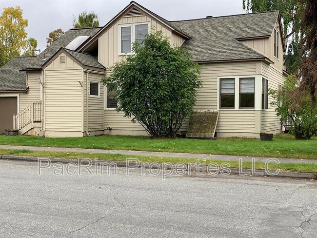 Building Photo - 1303 H St