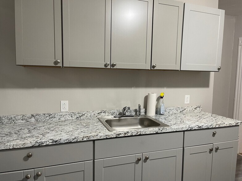 Kitchen - 19 Greenwood Hill St
