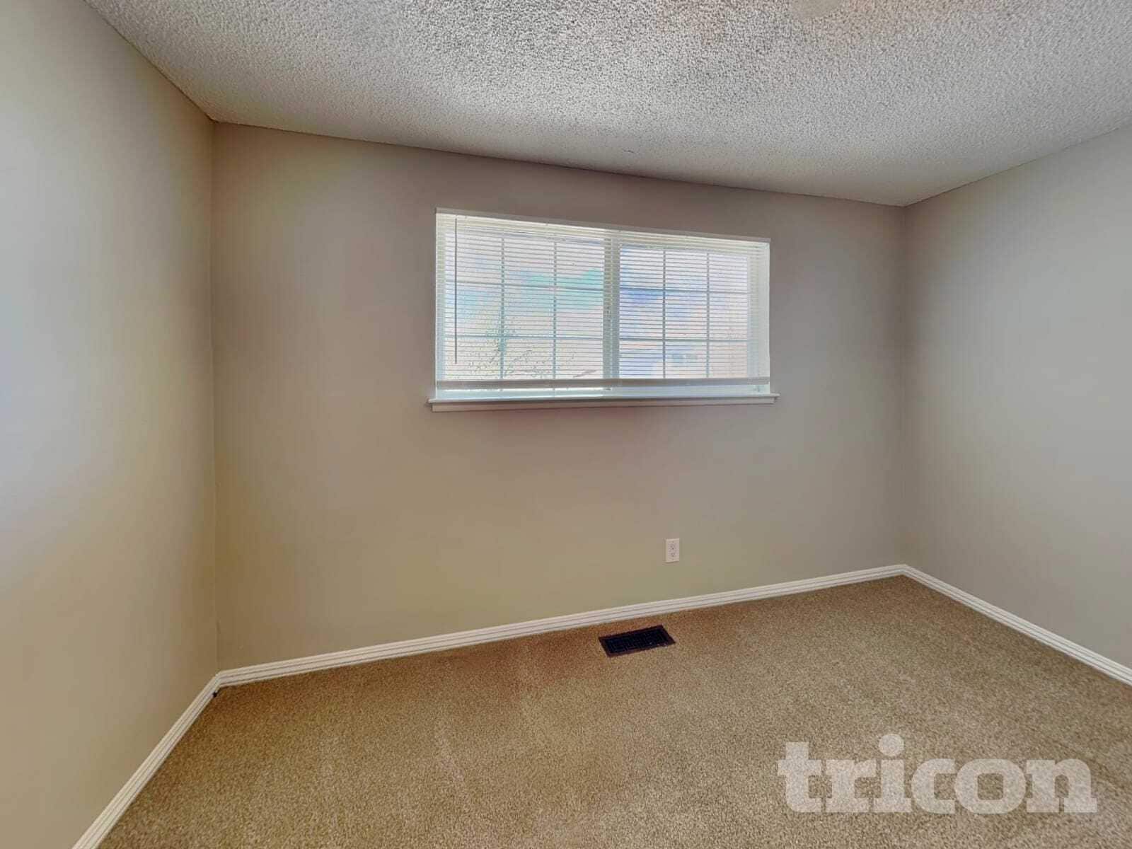 Building Photo - 2255 Howard Dr