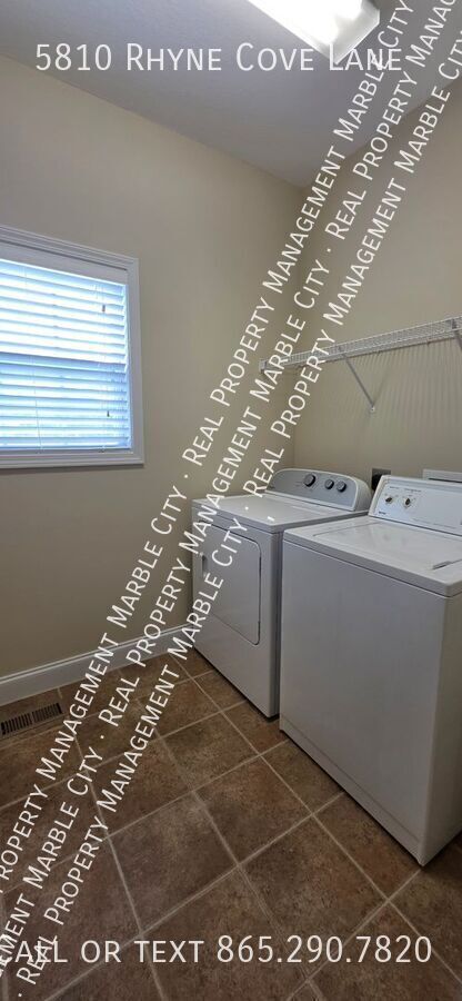 Building Photo - 5810 Rhyne Cove Ln