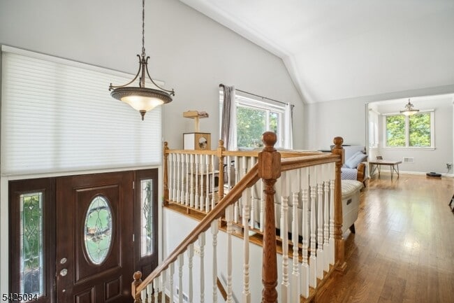 Building Photo - 195 Chaucer Dr