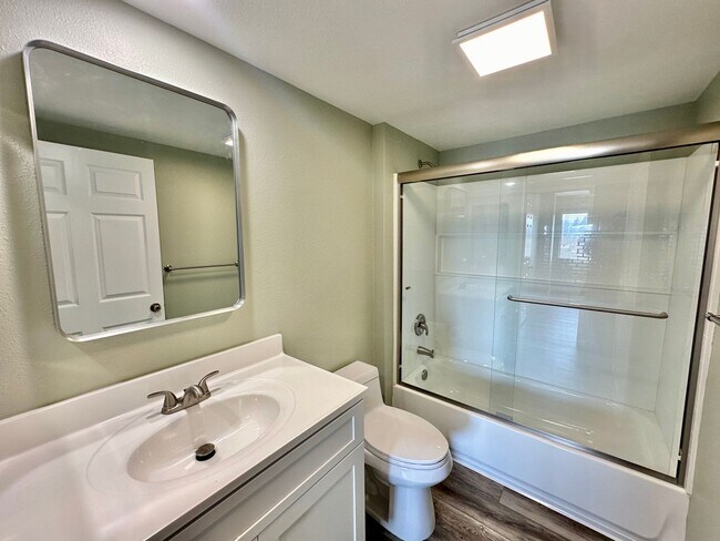 Building Photo - Stunning Upgraded Townhome in Rancho Berna...