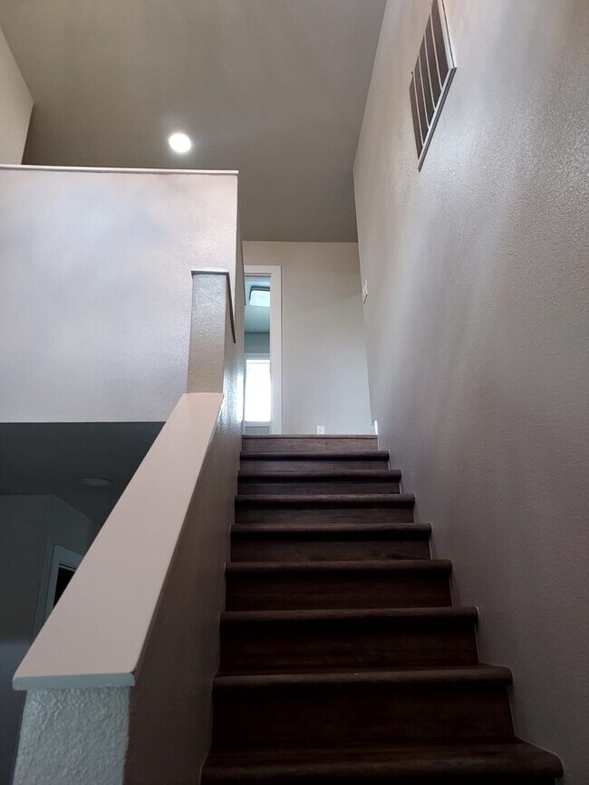 Building Photo - 2 Story Remodeled Single-Family Home in Po...