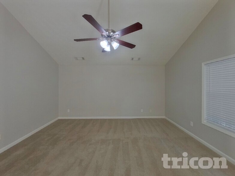 Building Photo - 348 Shadowbrooke Cir SW