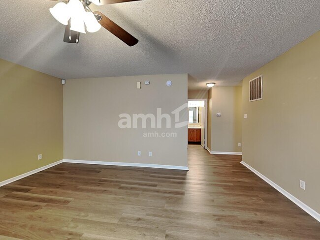 Building Photo - 1760 Blackmore Dr