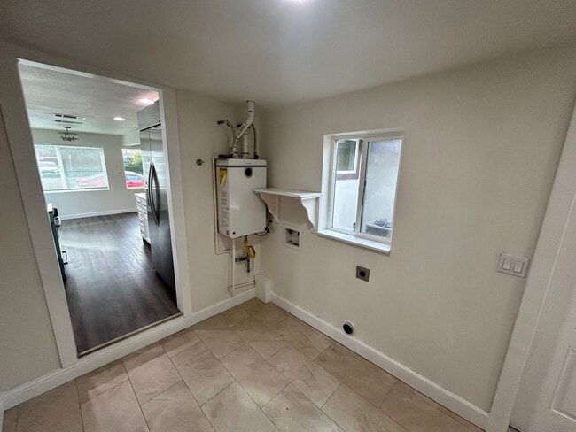 Building Photo - 3 Bedroom/2 Bath Home Located in Modesto