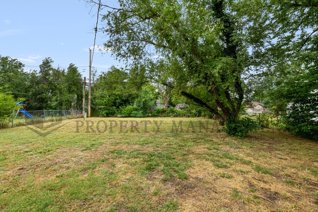 Building Photo - 2309 W Graber St