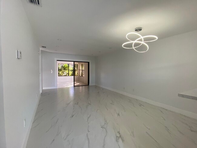 Building Photo - 267 NW 36th Ave