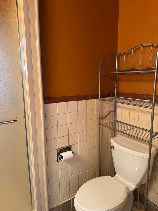 Building Photo - Spacious Brick Home in Desirable Inglewood – East Nashville