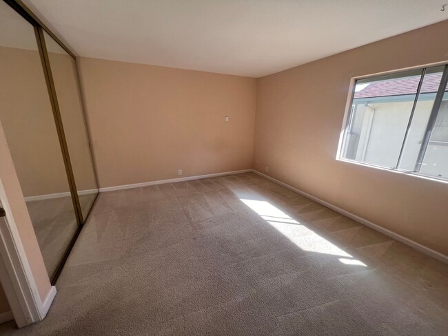 Building Photo - 1BR/1BA CONDO with GARAGE and PARKING in SAN DIEGO available NOW!