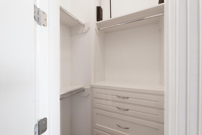 Building Photo - 2110 Crocker St