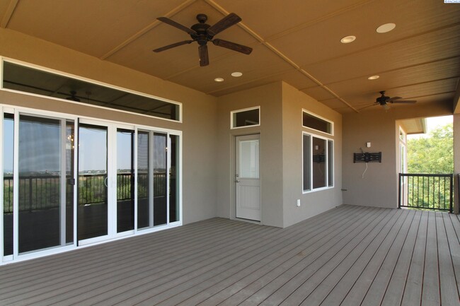 Building Photo - 4 Bed/2.5 Bath + an Office Home in Richland