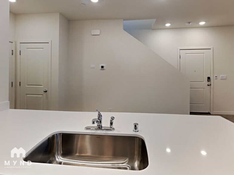 Building Photo - 3049 Pruett Dr