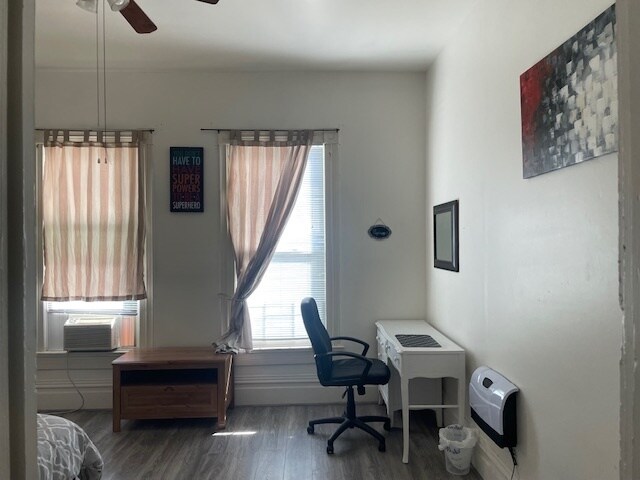 Bedroom - 701 W Poplar St