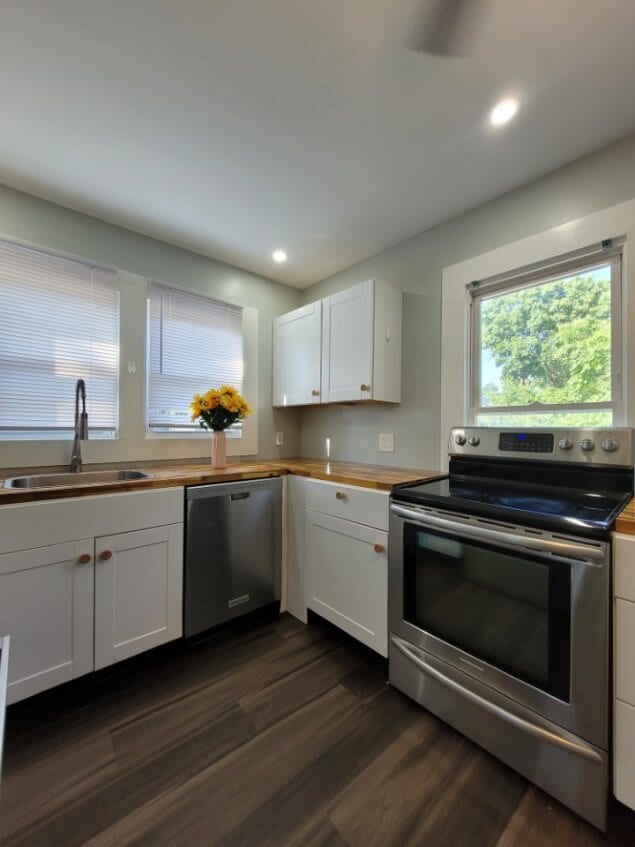 Building Photo - 121 W Main St