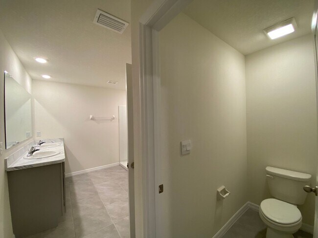Building Photo - Desirable SE Ocala Neighborhood - Deer Path - 3/2/2 *Won't Last*