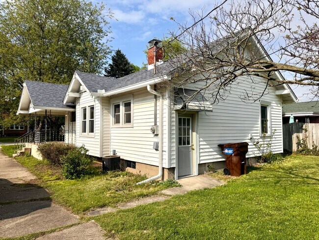 Building Photo - 2201 College Ave