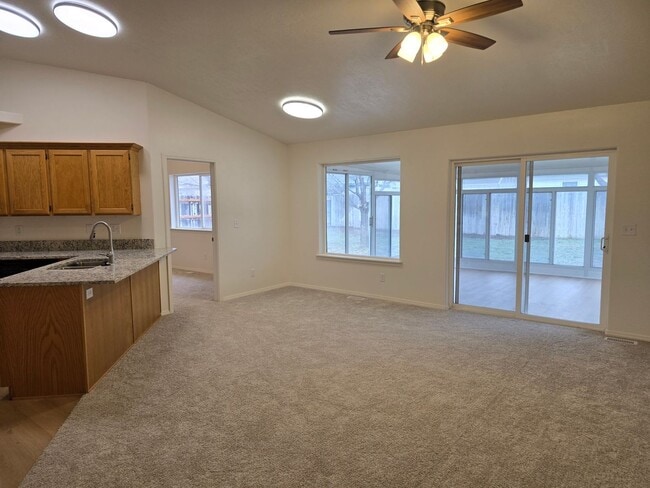 Building Photo - Freshly Updated 3 Bed | 2 Bath Home with Sunroom & Fenced Yard – Twin Falls