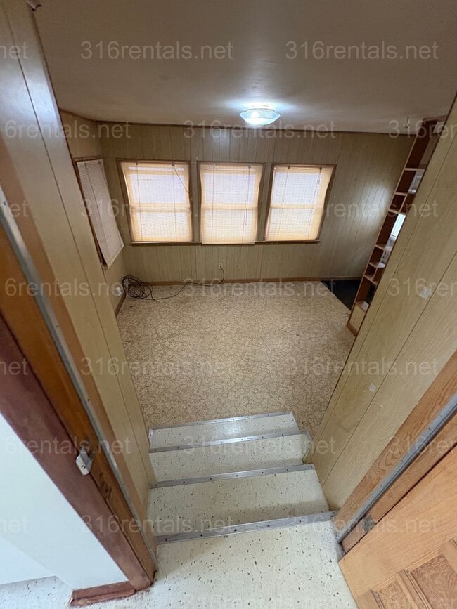 Building Photo - $899 - 3 bed 1 bath - Single Family Home