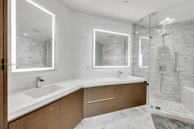 Building Photo - 851 NE 1st Ave