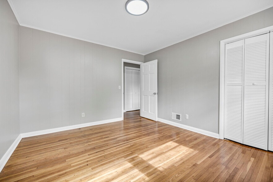 Building Photo - 842 Delverton Rd