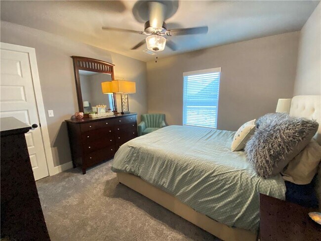 Building Photo - 300 Waterfall Ln