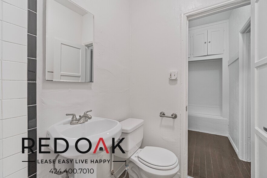 Building Photo - 849 S Oxford Ave