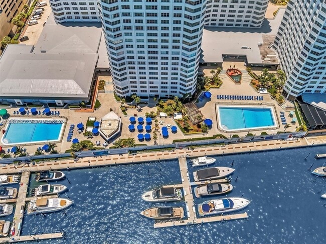 Building Photo - 801 Brickell Bay Dr