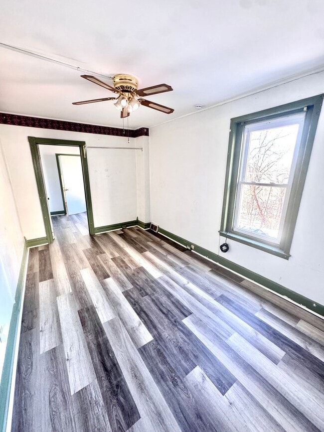 Building Photo - FOUR BEDROOM End of Row