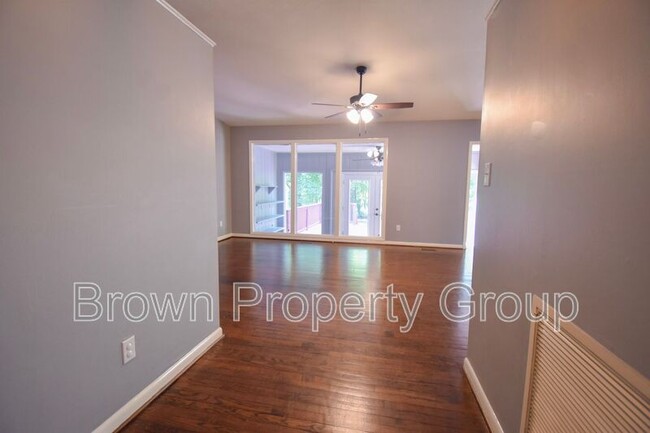 Building Photo - 248 Westwood Dr