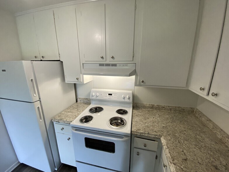 Building Photo - 1005 Hickory Hill Ln