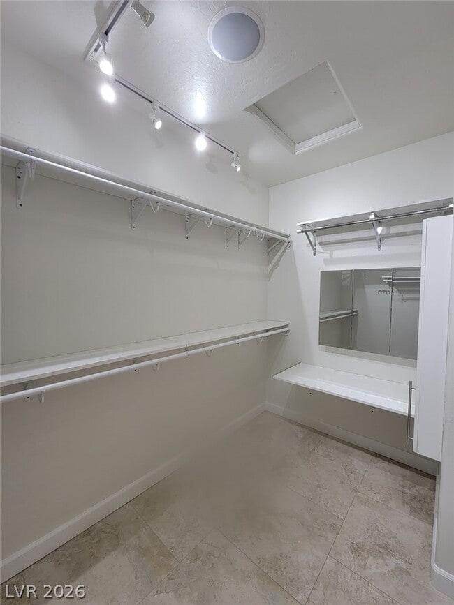 Building Photo - 2659 Lochleven Way